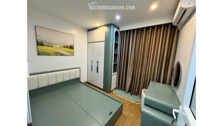 Bán nhà Bồ Đề, Long Biên. Diện tích 40m², xây 5 tầng, mặt tiền 3.5m, có 5 phòng ngủ, 7 vệ sinh, giá nhỉnh 10 tỷ.